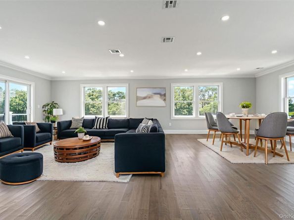 7 S Bay Avenue, Bay Shore NY 11706