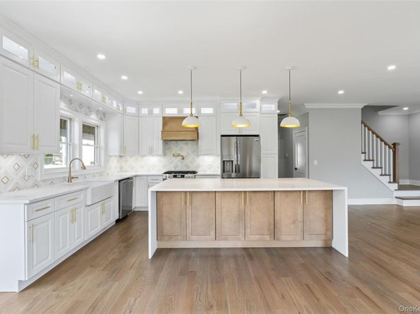 7 S Bay Avenue, Bay Shore NY 11706