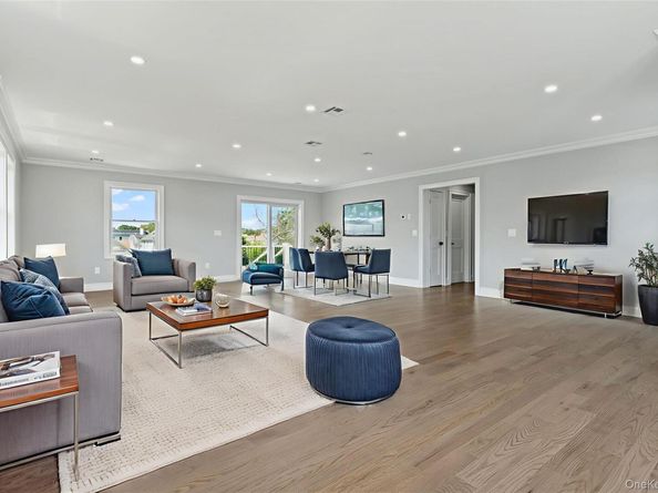 7 S Bay Avenue, Bay Shore NY 11706
