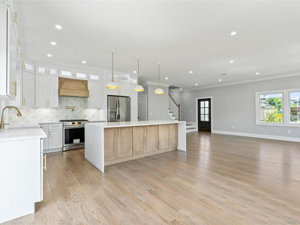 7 S Bay Avenue, Bay Shore NY 11706