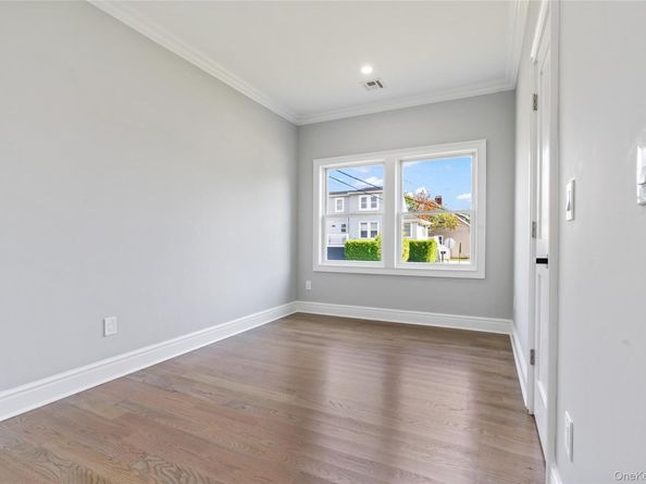 7 S Bay Avenue, Bay Shore NY 11706
