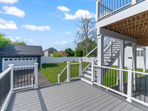 7 S Bay Avenue, Bay Shore NY 11706