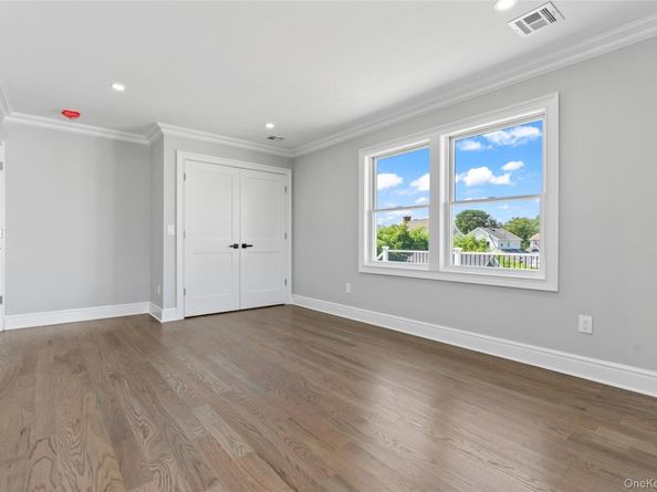 7 S Bay Avenue, Bay Shore NY 11706