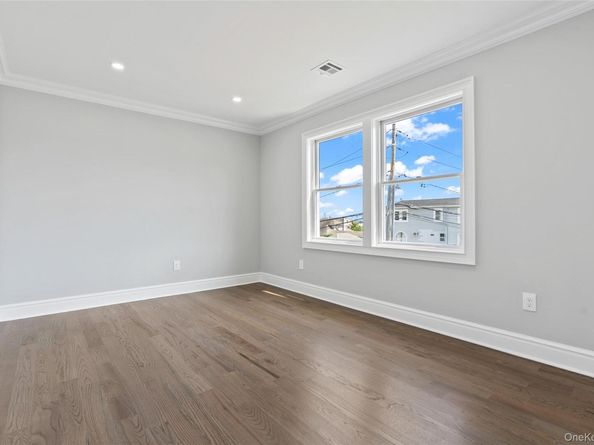 7 S Bay Avenue, Bay Shore NY 11706