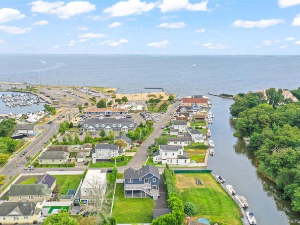 7 S Bay Avenue, Bay Shore NY 11706