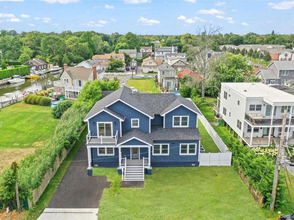 7 S Bay Avenue, Bay Shore NY 11706