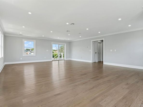 7 S Bay Avenue, Bay Shore NY 11706