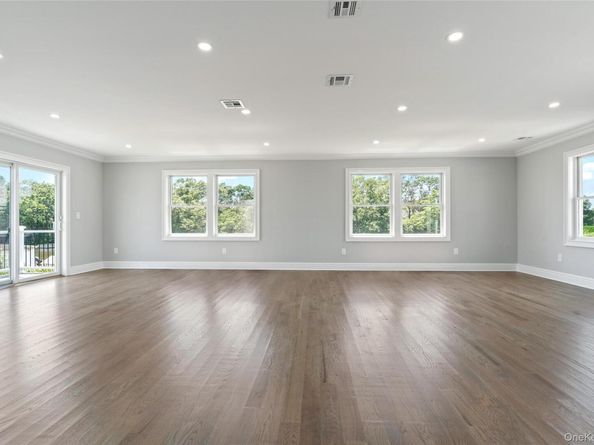 7 S Bay Avenue, Bay Shore NY 11706