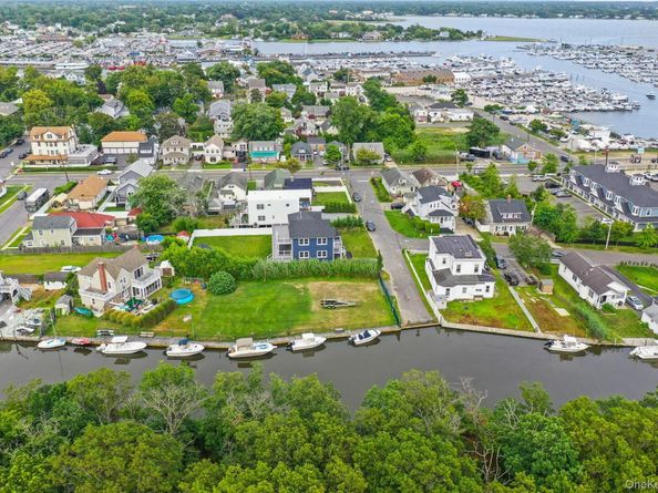 7 S Bay Avenue, Bay Shore NY 11706