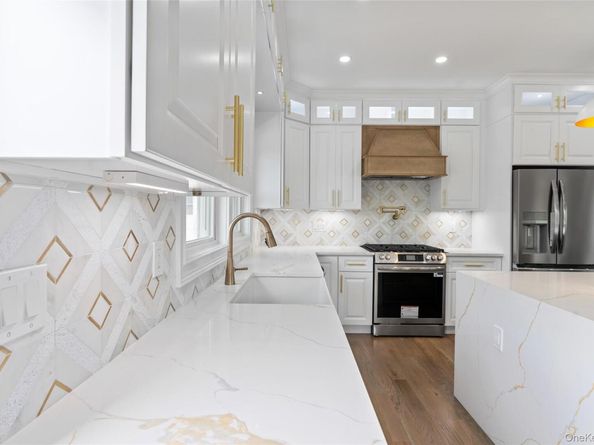 7 S Bay Avenue, Bay Shore NY 11706