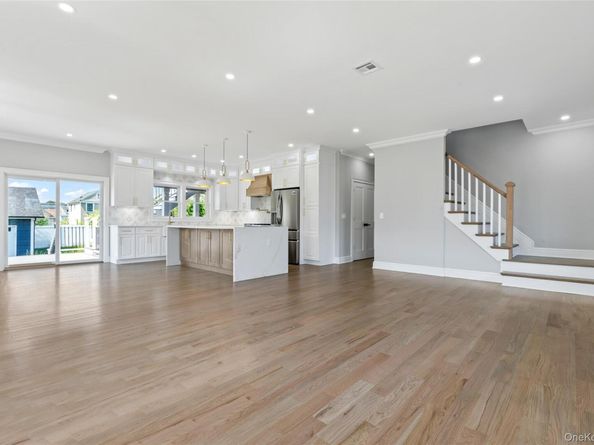 7 S Bay Avenue, Bay Shore NY 11706