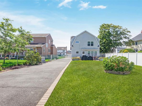 3945 Hickory Street, Seaford NY 11783