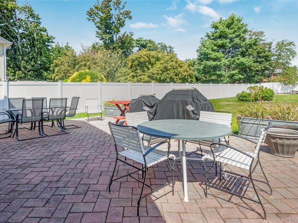 3945 Hickory Street, Seaford NY 11783