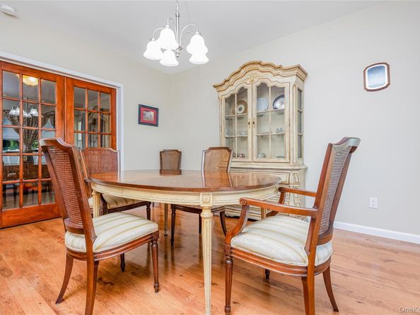3945 Hickory Street, Seaford NY 11783