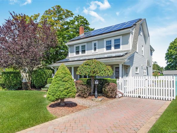 3945 Hickory Street, Seaford NY 11783