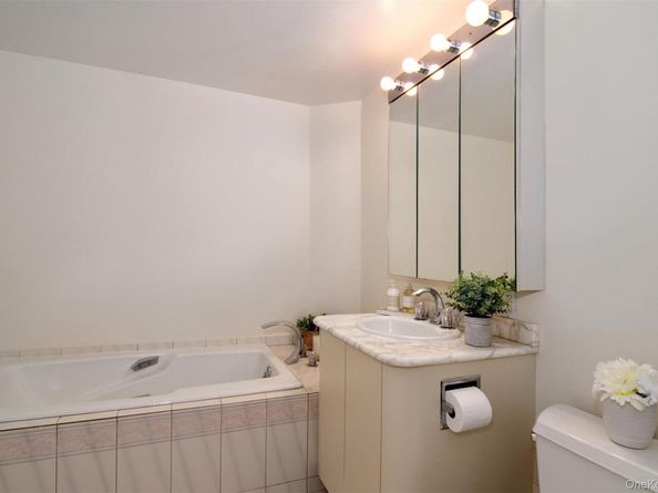 50 E Hartsdale Avenue 5K, Hartsdale NY 10530