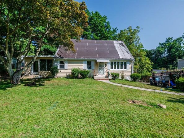 10 Hampton Terrace, White Plains NY 10607