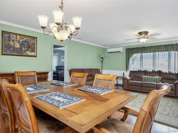 315 Red Maple Drive S, Wantagh NY 11793