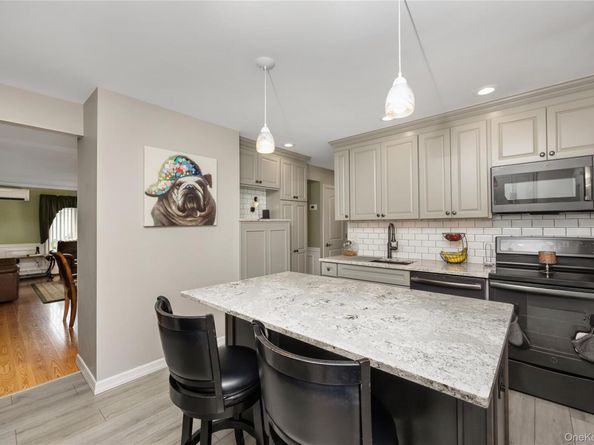315 Red Maple Drive S, Wantagh NY 11793