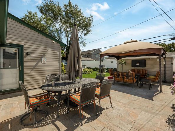 315 Red Maple Drive S, Wantagh NY 11793