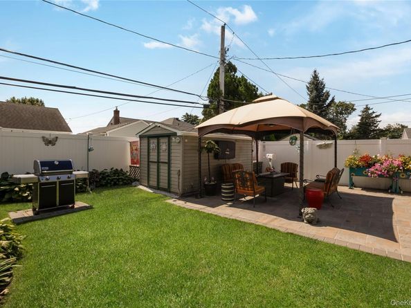315 Red Maple Drive S, Wantagh NY 11793