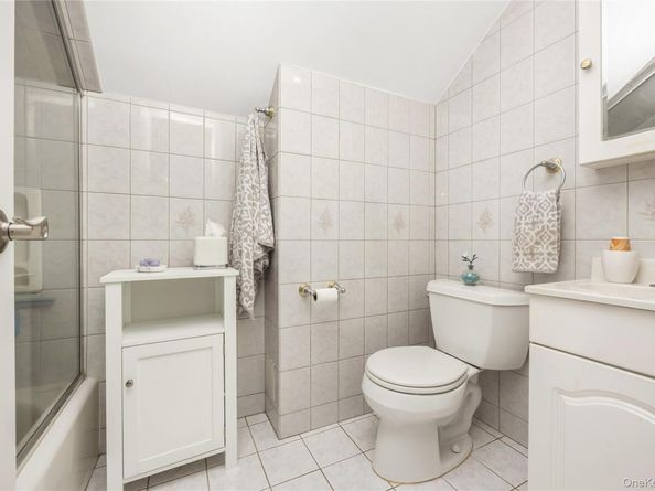 315 Red Maple Drive S, Wantagh NY 11793