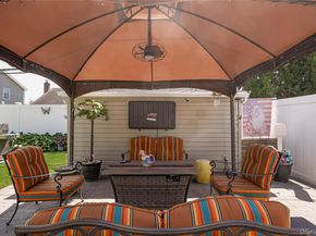 315 Red Maple Drive S, Wantagh NY 11793