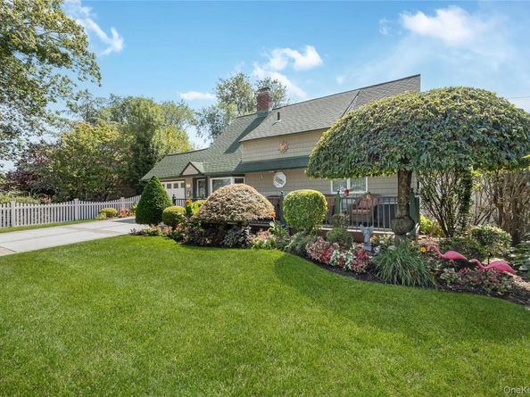 315 Red Maple Drive S, Wantagh NY 11793