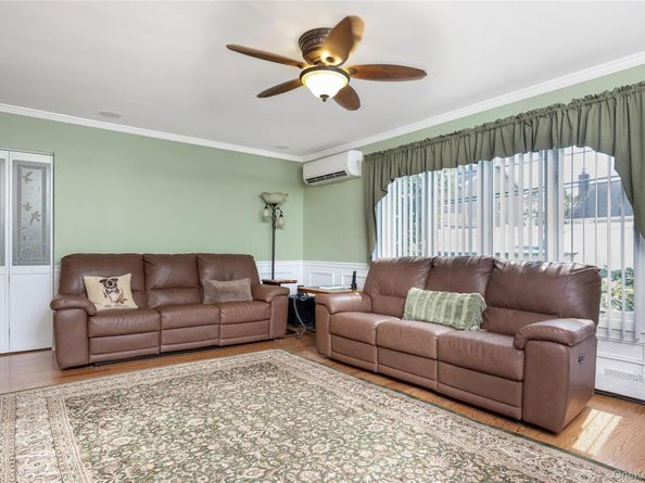 315 Red Maple Drive S, Wantagh NY 11793