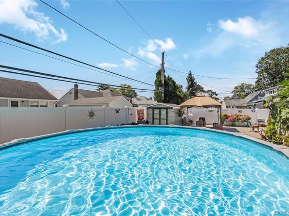 315 Red Maple Drive S, Wantagh NY 11793