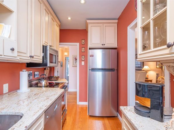 180 Garth Road 5F, Scarsdale NY 10583