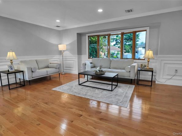 14 Westminster Road, Syosset NY 11791