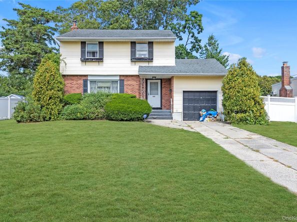 165 Country Village Lane, East Islip NY 11730