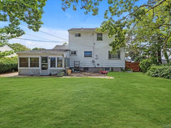 165 Country Village Lane, East Islip NY 11730
