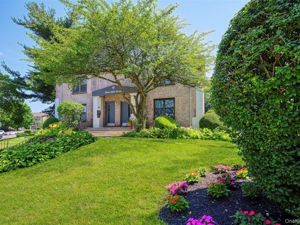 29 West Mill Drive 10A, Great Neck NY 11021