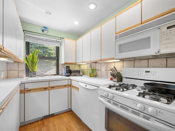 29 West Mill Drive 10A, Great Neck NY 11021