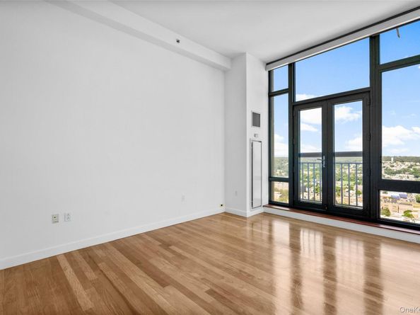 10 City Place 29H, White Plains NY 10601