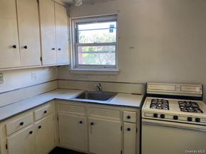 254-04 75th Avenue G2, Glen Oaks NY 11004