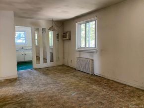 254-04 75th Avenue G2, Glen Oaks NY 11004