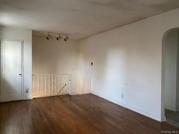 254-04 75th Avenue G2, Glen Oaks NY 11004