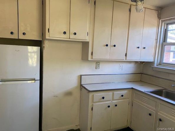 254-04 75th Avenue G2, Glen Oaks NY 11004