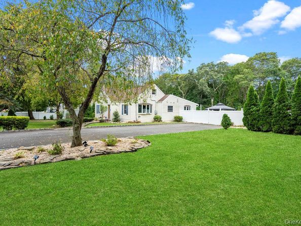 35 Robinson Avenue, Medford NY 11763