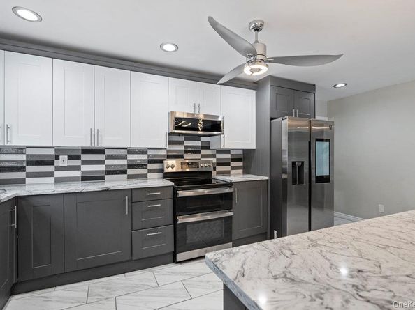 35 Robinson Avenue, Medford NY 11763