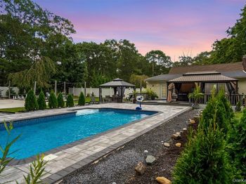 35 Robinson Avenue