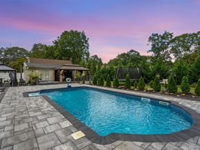 35 Robinson Avenue, Medford NY 11763