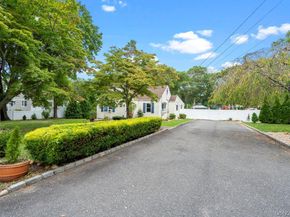 35 Robinson Avenue, Medford NY 11763