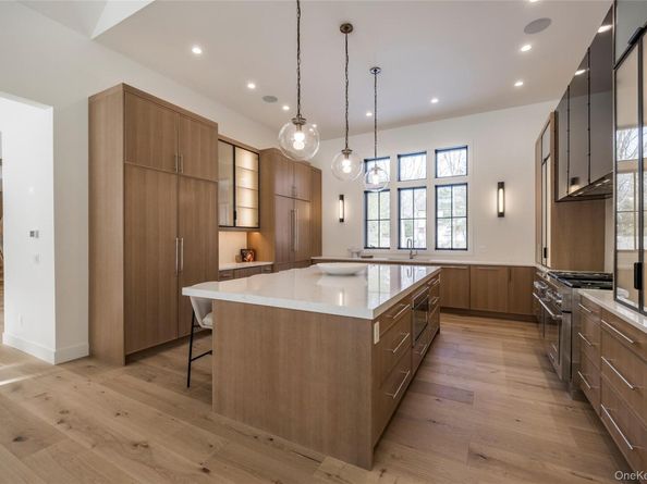 33 Harbor View Drive, East Hampton NY 11937