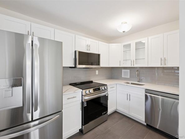 7-04 166th Street 6A, Beechhurst NY 11357