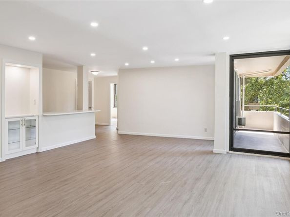 7-04 166th Street 6A, Beechhurst NY 11357