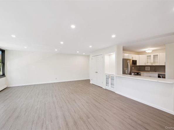 7-04 166th Street 6A, Beechhurst NY 11357